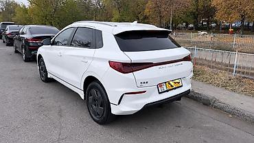 мф 70: BYD E2: 2023 г., Электромобиль, Хэтчбэк — 4