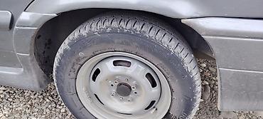 qapı paneli: Lada Samara sedan - Kuzov: 4 qapılı sedan, boz rəng - Mühərrik — 8