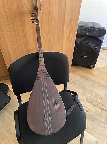 səs platası: Saz – uzun saplı, 3 cüt simli milli musiqi aləti. Xüsusiyyətlər: - — 1