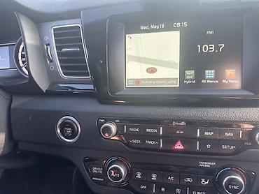 Панели, обшивки: Центральная консоль Kia 2017 г., Б/у — 1