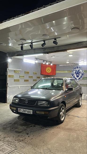323 f: Volkswagen Vento: 1993 г., 1.8 л, Механика, Бензин, Седан — 6