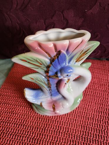 Figurice i makete: Porcelanska nova figura 70te. Figura,vaza. bez — 2