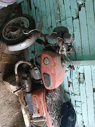 gaz 24 volga: Sovet istehsalı köhnə tip motosiklet (sürətli kros/enduraya bənzər — 1