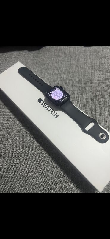 Apple Watch: АКБ 100%, в комплекте зарядник по корпусу есть небольшие царапины и