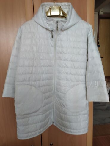 Продаю куртку р.56цвет белый.цена 1700с