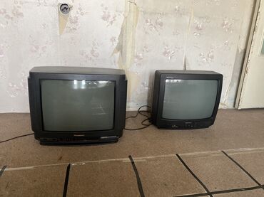 музыкальный центр panasonic: ЭЛТ-телевизор черного цвета с матовым экраном, обеспечивающий просмотр