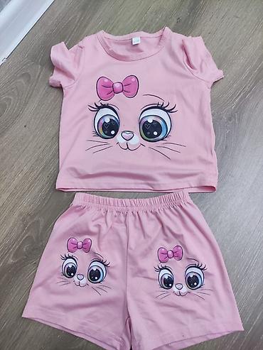 Koftalar, sviterlər: Her biri 4 azn — 26