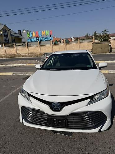 таблетка на 15: Toyota Camry: 2020 г., 2.5 л, Автомат, Гибрид, Седан — 4