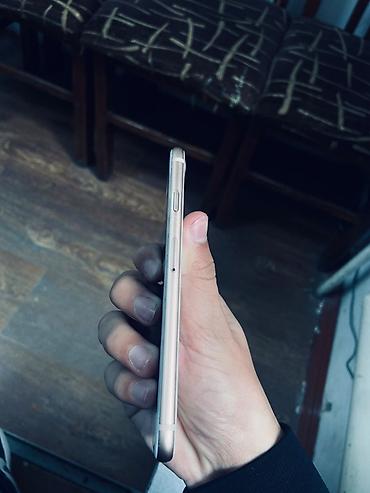 Apple iPhone: IPhone 8, Новый, 64 ГБ, Золотой, Чехол, 73 % — 5