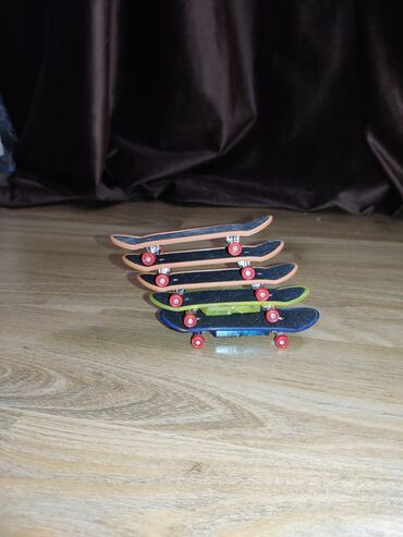 скейт игрушка: 5 мини скейтов очень хорошо выполняются трюки
