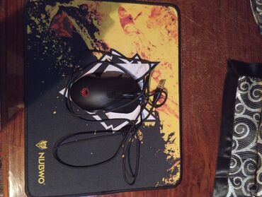 Mauslar: Mouse ve mousepad təzə alınıb çox səliqəli işlənib ciziqi bele yoxdur