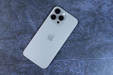 редми 12 с: Apple iPhone (16 pro max), цвет серебристый/белый. Корпус со строгими — 1