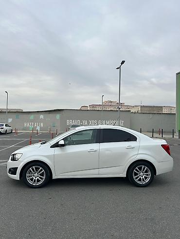 ceşka stop: Chevrolet Aveo: 1.6 l | 2014 il 267752 km Sedan — 6