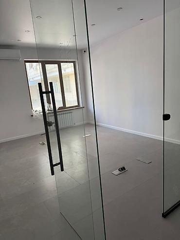 офисы в центре: Аренда офисов, 135 м², В жилом комплексе, 1 линия, С отдельным входом, С отдельным сан узлом — 6