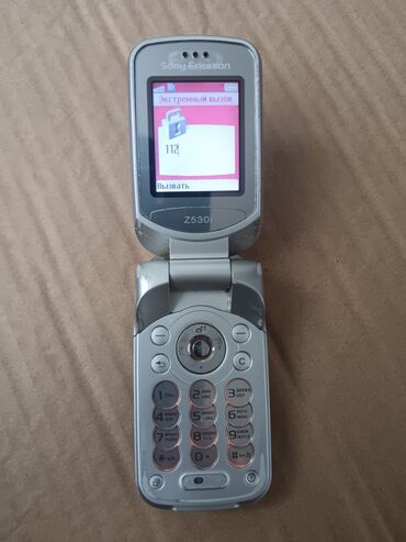 портативная камера: Sony Ericsson Z530i, Колдонулган, түсү - Күмүш, 1 SIM