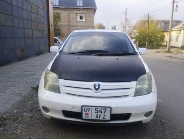 срочно продается машина: Toyota ist: 2002 г., 1.5 л, Автомат, Бензин, Хэтчбэк