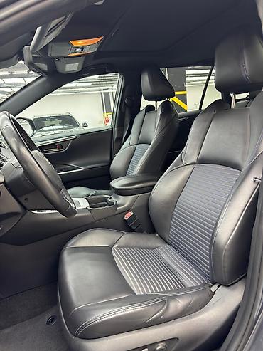 кузув: Toyota RAV4: 2021 г., 2.5 л, Автомат, Гибрид, Кроссовер — 8