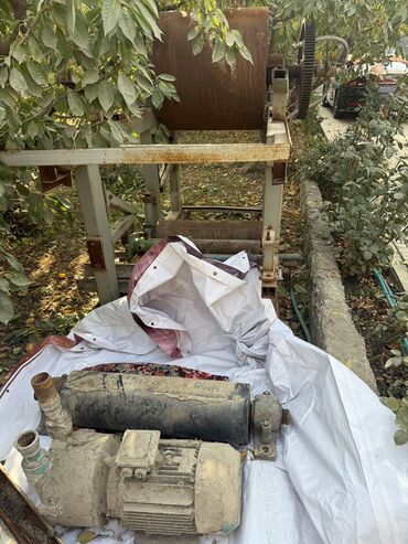 Другое оборудование для производства: Бумагаделательная машина Также имеется резка бумаги И аппарат для — 28