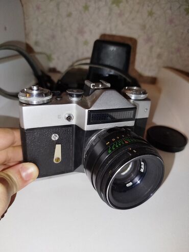 Fotokameralar: Antik Zenit fotoaparat. işlək vəziyyətdədir. Razılaşma yolu ilə