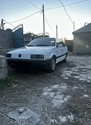 Volkswagen: Volkswagen Passat: 1989 г., 1.8 л, Механика, Бензин, Седан — 1