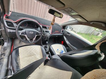 Hyundai: Hyundai Solaris: 2014 г., 1.4 л, Механика, Бензин, Седан