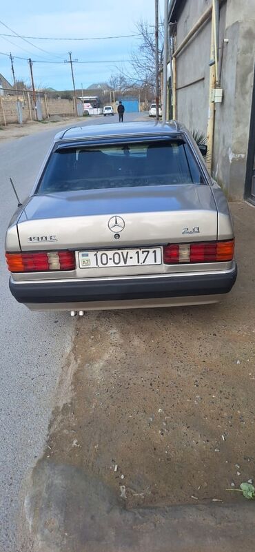 190 azn kart: Mercedes-Benz 190 (W201): 2 l | 1991 il Sedan