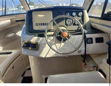 Водный транспорт: Моторная яхта-кабриолет (круизер) с закрытой рубкой и носовой палубой — 5