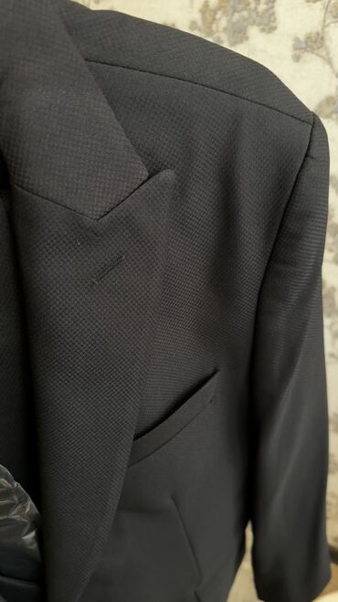 Kostyumlar: Təzə kostyum. Heç vaxt geyinilməyib. Etiketi üstündə. Ölçü uyğun — 8