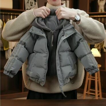 спортивное оборудование: Детская зимняя куртка-пуховик с внутренней толстовкой. Размер: 140см