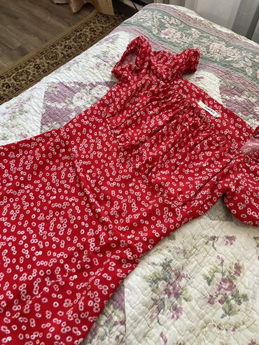 Повседневные платья: Красное Летнее-Весеннее платье Длина Макси С вырезом на ноге Размер