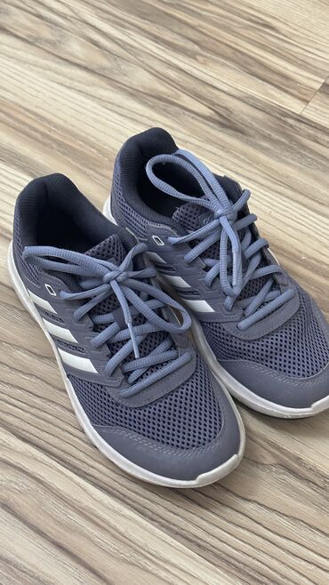 обувь адидас: Кроссовки, 36, Adidas, Б/у, цвет - Фиолетовый, Самовывоз, Бесплатная доставка