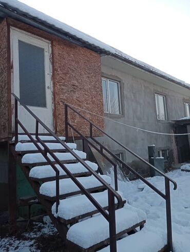 Цеха, заводы, фабрики: Сдаю швейный цех. Район туббольницы. Есть оборудование . Цена — 9