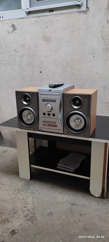 Qulaqcıqlar: Orginal made in Malaysia JVC Sharp musiqi mərkəzi satılır.ideal və