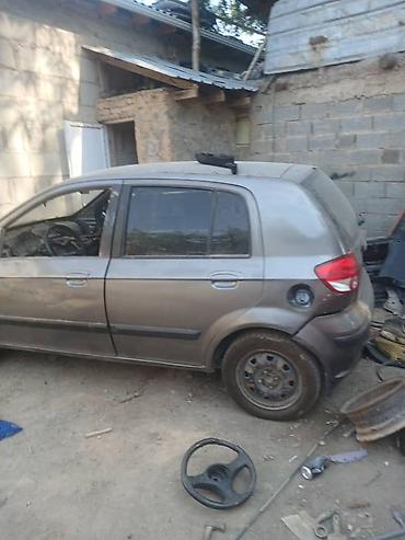 Автомобиль хэтчбек 5‑дверный, серый металлик. Особенности и