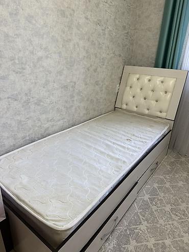 продаю шифонер бу: Односпальная кровать, Б/у, С матрасом, длина - 190 см — 1