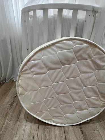 Beşiklər: Oğlan və qız üçün, Yeni, Yumru, Beşik, Dəst ilə, Matras ilə, Yellənmə mexanizmsiz — 3