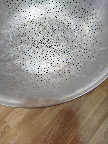 Qab-qacaq və mətbəx ləvazimatları: Böyük ölçülü alüminium süzgəc/kolander - Material: yüngül və davamlı — 3