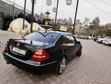 Mercedes-Benz: Mercedes-Benz E-Class: 2.6 l | 2002 il Sedan — 1