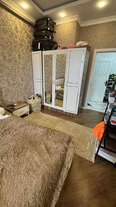 вешалка шкаф: 2 односпальные кровати, Шкаф, Трюмо, 2 тумбы, Турция, Б/у