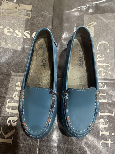 Loafers, 37
