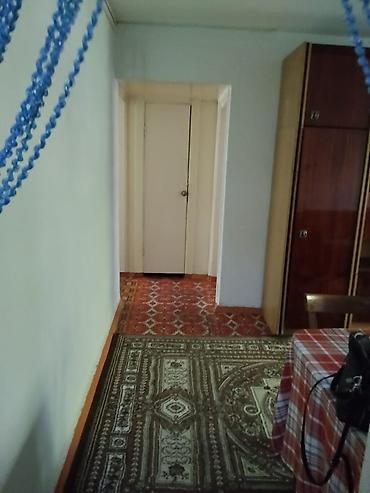 9 мкр квартиры: 3 комнаты, 59 м², 9 мкр 104 серия, 1 этаж, Старый ремонт — 1