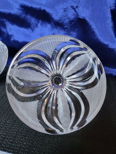 Stare vaze i dekor: Bombonijera nova,kristal,led,brusen kristal Jugoslavija,rucni — 12