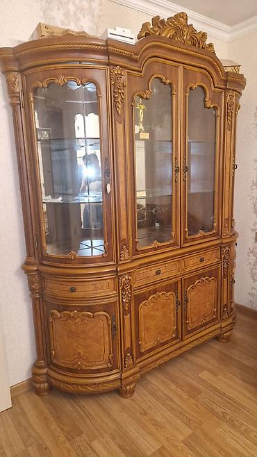 bufet: Klassik üslubda taxta bufet-vitrin ünvan Razin - Material: təbii — 1