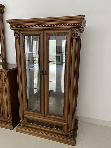 Klassik üslubda qonaq otağı üçün mebel dəsti Tərkibi: - 2 ədəd şüşə