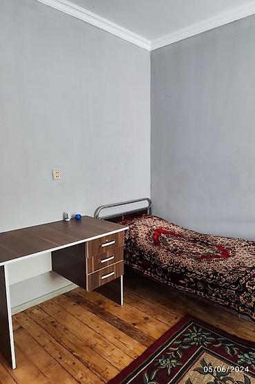 Аренда домов: Ailəyə verilir. Xudat şəhəri 1 May küçəsində, 2 nömrəli məktəbin — 6