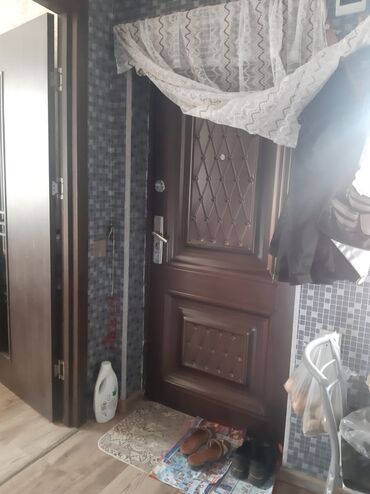 Uzunmüddətli kirayə mənzillər: Ev satlir Bayil Dünya Market yani 1 Otaq Yola 20 deq yaxin 50000azn — 3