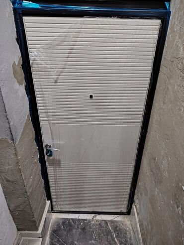 Giriş qapıları: Mənzil üçün Yeni Giriş qapısı Çərçivə ilə, Zəmanətli, Ödənişli çatdırılma, Rayonlara çatdırılma, Pulsuz çatdırılma — 15