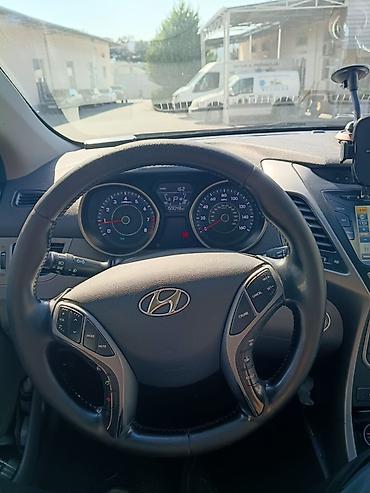 Hyundai: Hyundai Elantra: 1.8 l | 2015 il Sedan — 8