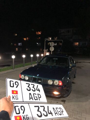 панель бмв е34: Автомобиль BMW E34 в кузове седан. Модель выполнена в темно-зеленом