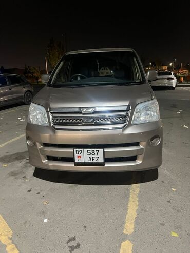 скутер с крышей: Toyota Noah: 2004 г., Автомат, Минивэн